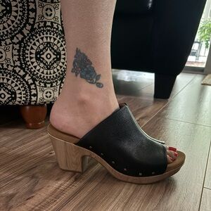 Rockport Black and Tan Mules with Minimalist Design